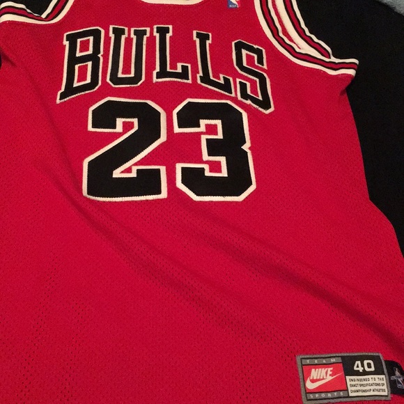 Michael Jordan Authentic Jersey Red Number 23 - Picture 6 of 6